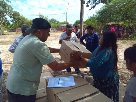 entrega de módulos alimentarios a familias aborígenes (3).jpg