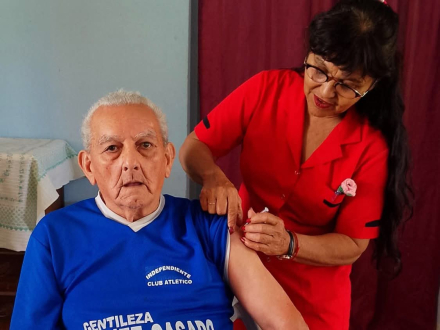 Vacunación residencias adultos mayores en el interior.jpeg
