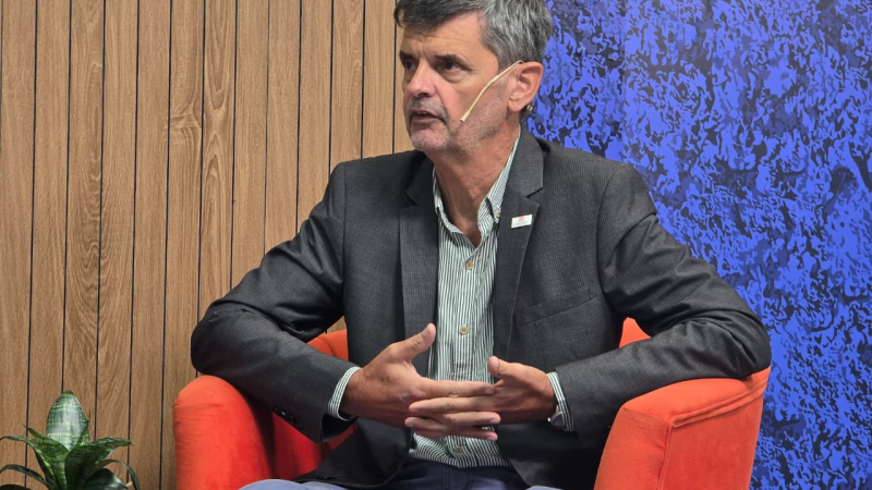 Salgado: "Estamos de acuerdo con el déficit cero, pero no se puede no bachear una ruta"