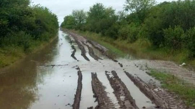 Intensos trabajos para rehabilitar desagües y recuperar caminos y rutas 