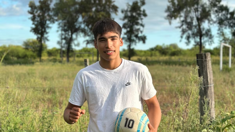 Tiene 18 años, entrena en el monte chaqueño y va a jugar un mundial en México