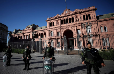 Milei entre la prohibición de la prensa en Casa Rosada y la eliminación de las Paso