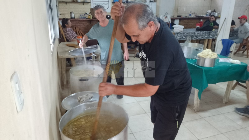 Día del Trabajador con sabor a locro y pastelitos en Resistencia