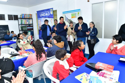 El vicegobernador participo del acto de apertura del Plan de Terminalidad Educativa Secundaria en el Polideportivo del barrio La Paz.jpg