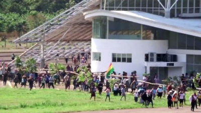 Manifestantes tomaron el aeropuerto de Chimoré para evitar la detención de Evo Morales