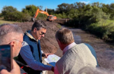 El gobernador supervisó limpieza de canales rurales en Tres Isletas