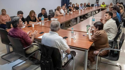 Capitanich convoca a los aspirantes a la Gobernación del peronismo para el 2027