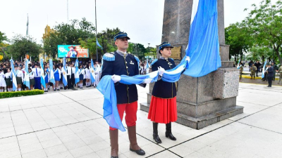 Insfrán encabezó el acto por el 216° aniversario de la Revolución de Mayo