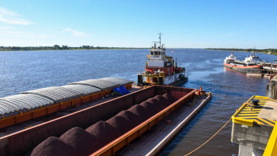 Llegó a Formosa el primer cargamento de mineral de hierro