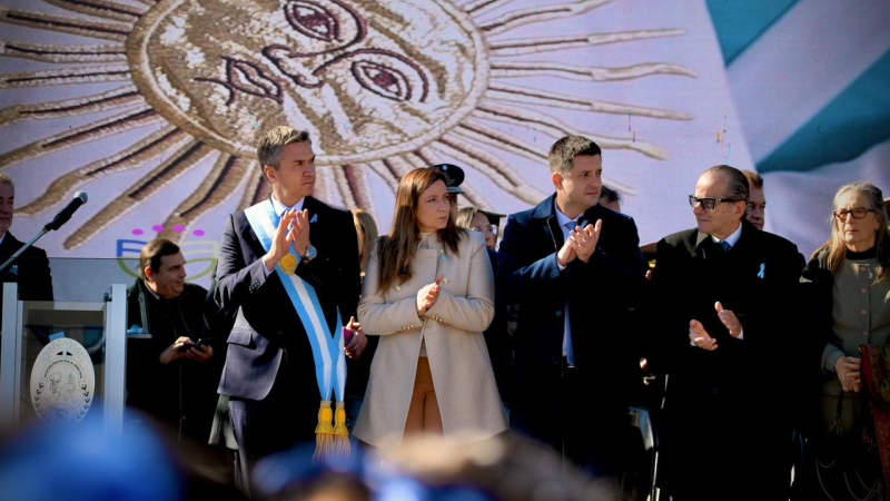"La Patria nos pertenece a todos y entre todos, tenemos que cuidarla", destacó Zdero