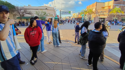 Fuerte operativo policial en medio de la caravana festiva