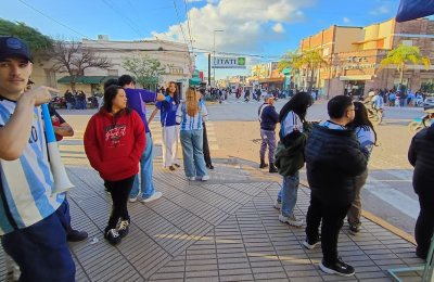 Fuerte operativo policial en medio de la caravana festiva
