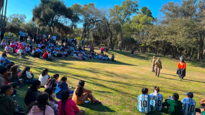 Cientos de estudiantes visitaron Campo del Cielo para celebrar los meteoritos