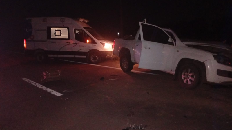 Un conductor murió atrapado en su camioneta tras impactar contra un camión
