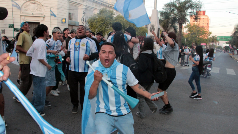 La policía estima que 85.000 personas se concentraron en la plaza 25 de Mayo
