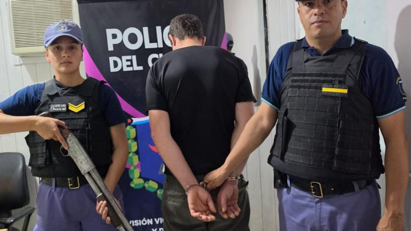 Quedó detenido tras agredir a su hermana y negarse a abandonar la vivienda