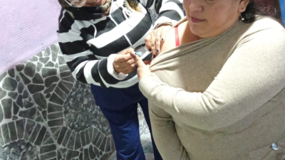 El centro de salud "María Luisa Espinoza" sigue llevando las vacunas casa por casa