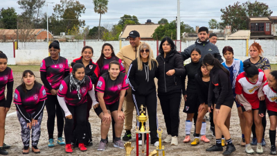 Encuentro de fútbol femenino en San Martín