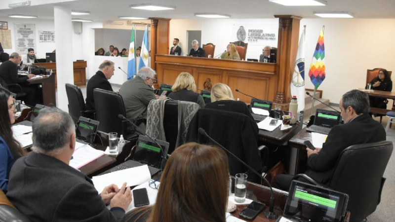Tensiones y aceptable producción en la primera mitad del año legislativo