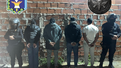Cuatro detenidos, cocaína, marihuana y una pistola: operativo policial en el barrio Molina Punta