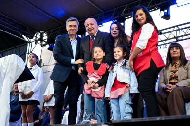 En Laguna Limpia Zdero inauguró viviendas, pavimento y red de electrificación rural