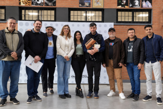 El primer acordeón de Tirol fue entregado a la Usina Cultural
