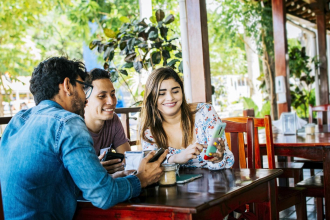 Motorola muestra un mejor rendimiento versus Samsung y Apple