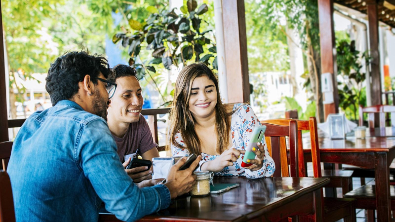 Motorola muestra un mejor rendimiento versus Samsung y Apple