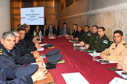 Insfrán participó del encuentro bilateral del Comité de Integración Paraguay _ Argentina (3)