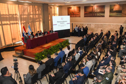 Insfrán participó del encuentro bilateral del Comité de Integración Paraguay _ Argentina (13)