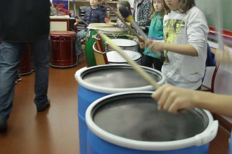 Invitan a un taller gratuito de percusión para niños