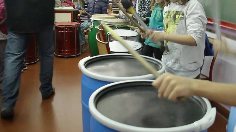 Invitan a un taller gratuito de percusión para niños