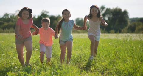 Convocan a adoptar juntas a dos hermanas de 11 y 8 años