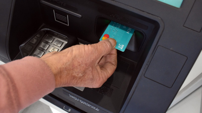 Fecha confirmada: los estatales chaqueños cobran los sueldos de septiembre el 1 y 2 de octubre