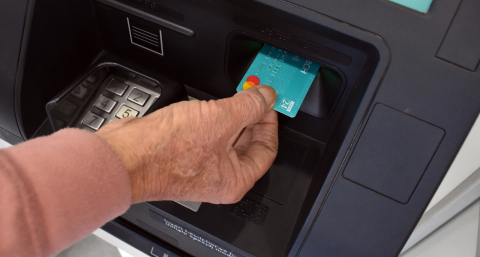 Fecha confirmada: los estatales chaqueños cobran los sueldos de septiembre el 1 y 2 de octubre