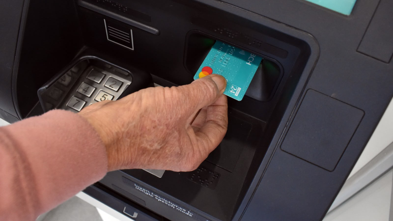 Fecha confirmada: los estatales chaqueños cobran los sueldos de septiembre el 1 y 2 de octubre