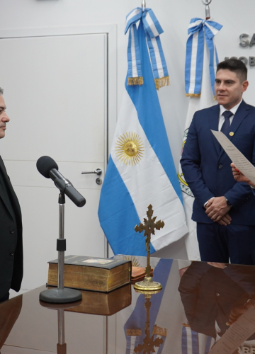 Delgado tomó juramento a Alberto Mahave como vocal del IPDUV