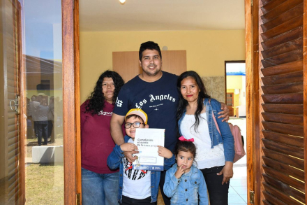 entrega viviendas_Laguna Blanca (2)