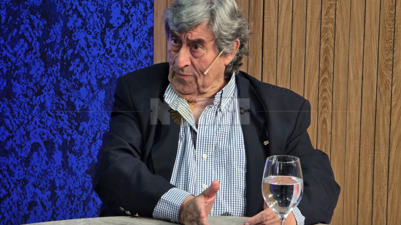 "El PJ reemplazó a las mujeres con olor a humo por mujeres con perfume francés"