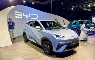 Cierres de autopartistas, caída de patentamientos y avance de autos chinos