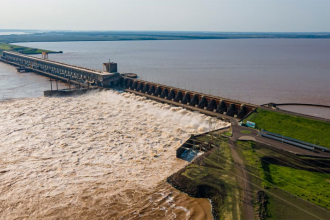 Abrieron las compuertas de Yacyretá y subió el nivel del río Paraná