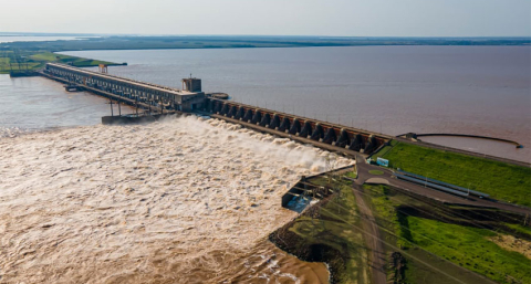Abrieron las compuertas de Yacyretá y subió el nivel del río Paraná