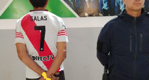 Era golpeada por su pareja, pasó un motociclista y la rescató