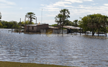 La creciente golpea a los vecinos de Puerto Vilelas