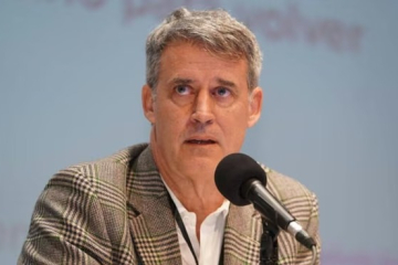 Prat-Gay advierte que el boom de Vaca Muerta "no arrastra al resto de la economía"