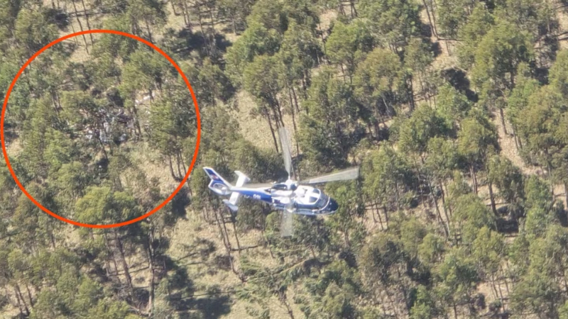 Dos aviones que hacían acrobacias chocaron durante un entrenamiento y murió un piloto